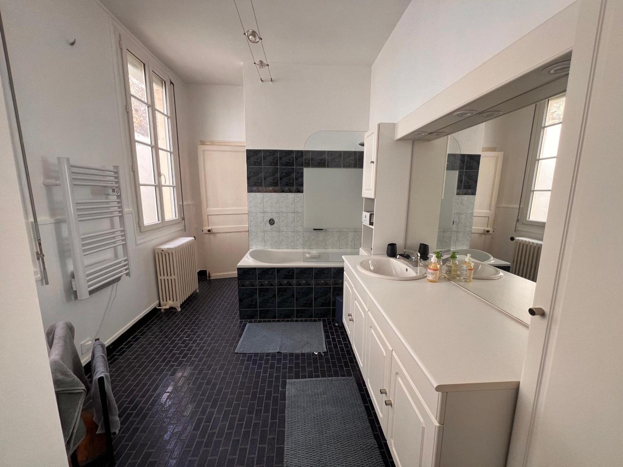 La Colbertine - Charming In Place Colbert